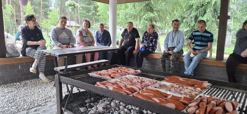 Grill pod wiatą połączony z urodzinami Mieszkańca